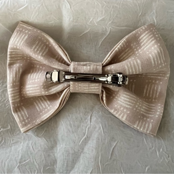 Bow Hair Clip, French Barrette, Tan & White, Cotton, 5 x 3.5 in, Handmade - Picture 4 of 4